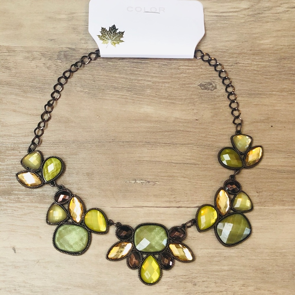 3/$20 NWT Color necklace green, yellow and bronze
